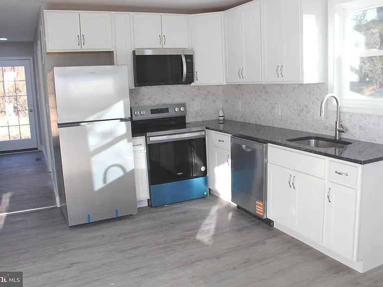 7967 Foster Ave — Photo 5