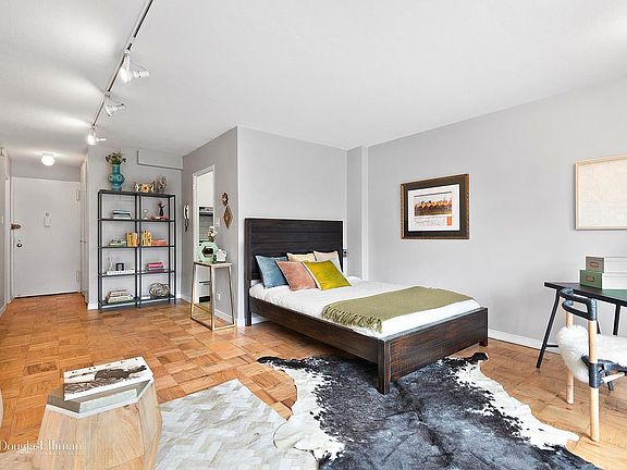 2nd image of 220 E 60th St APT 6M