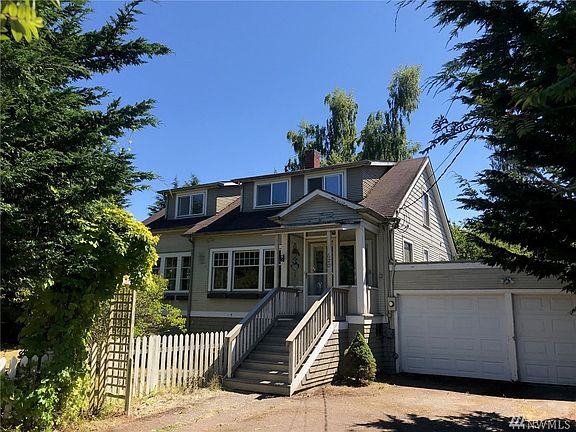 2nd image of 620 E Lauridsen Blvd