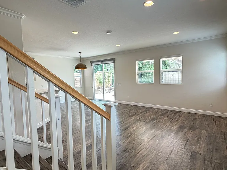 5798 Mapleview Dr — Photo 3