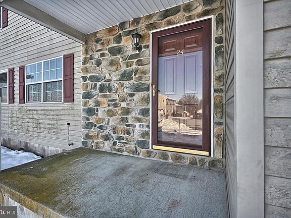 3rd image of 24 Glenview Cir