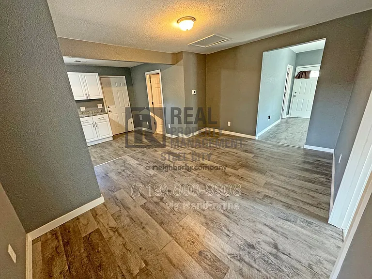 1012 W 11th St — Photo 10