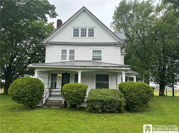12021 Angell Rd, Silver Creek, NY 14136
