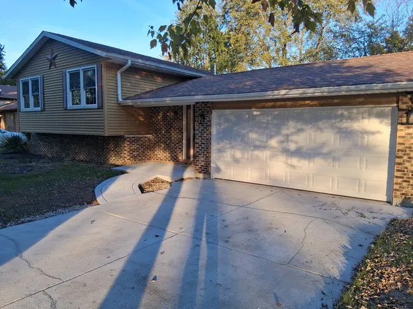 96 Hickory Ave, Hebron, IN 46341