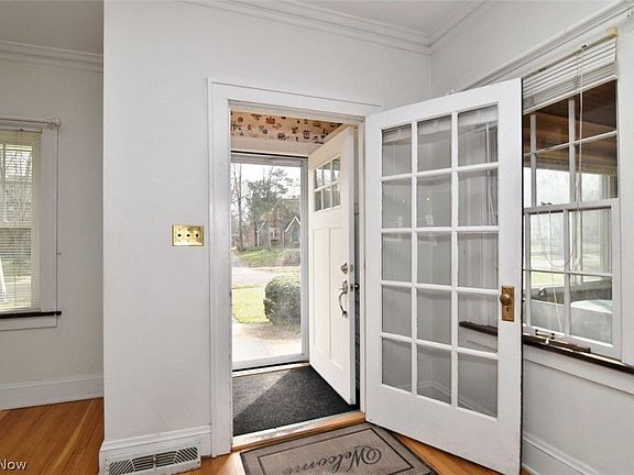 2nd image of 2498 Queenston Rd