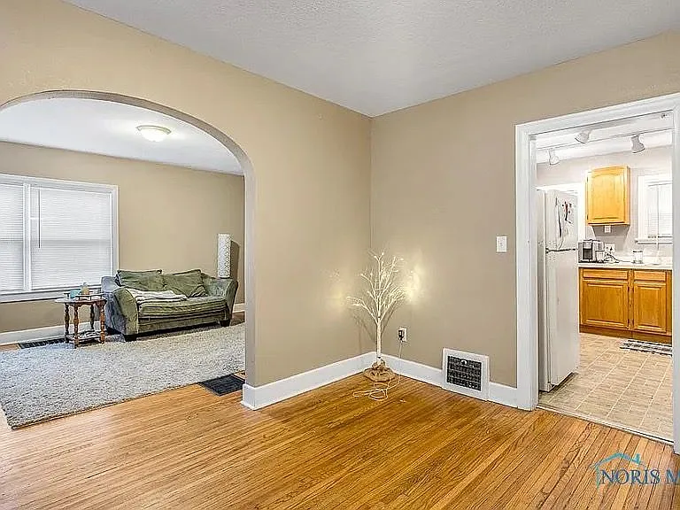 6 bed, 2.0 bath, $375 — Photo 2