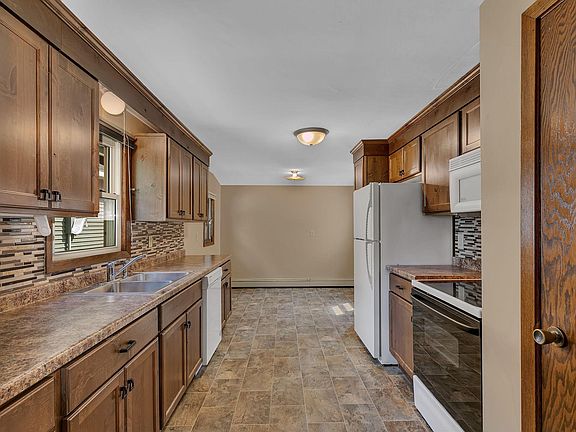 2nd image of 316 6th St S