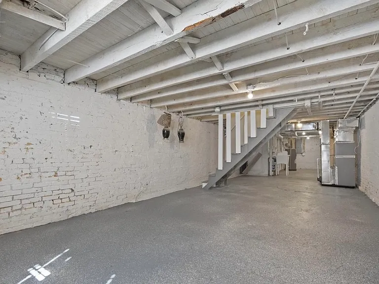 2108 W Baltimore St — Photo 23