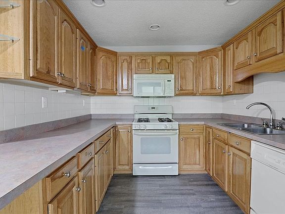 5th image of 30603 E Lake Dr