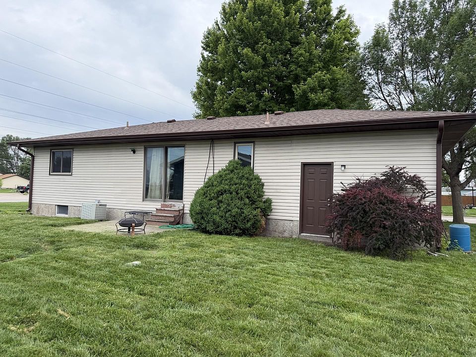 2nd image of 310 6th St