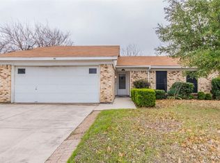 1212 N Knowles Dr, Saginaw, TX 76179