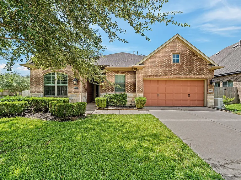 2907 Jadestone Ln — Photo 1