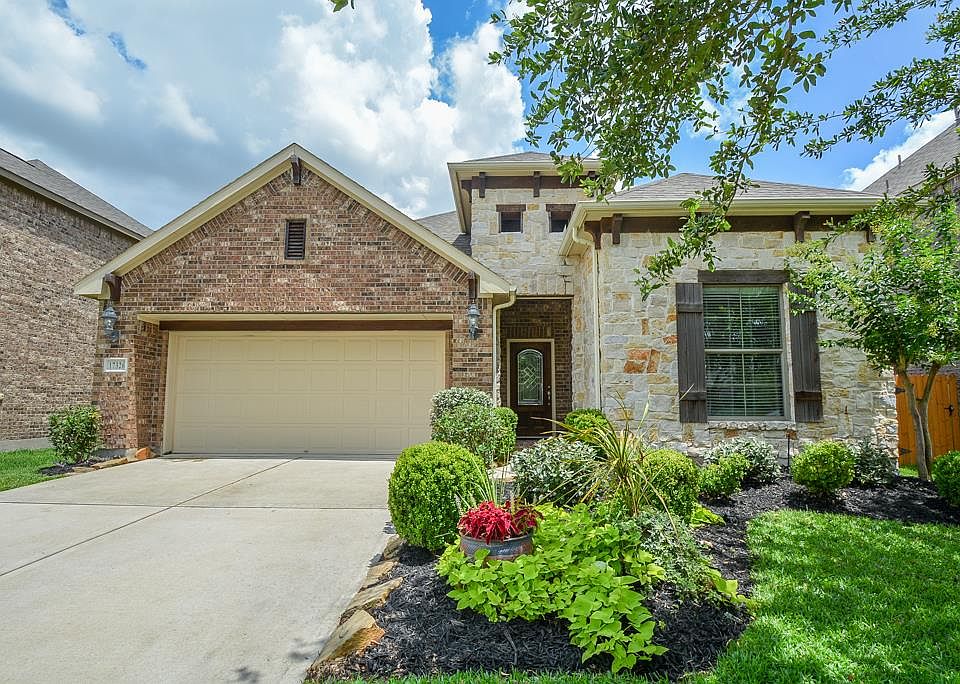 1st image of 17326 Woodfalls Ln