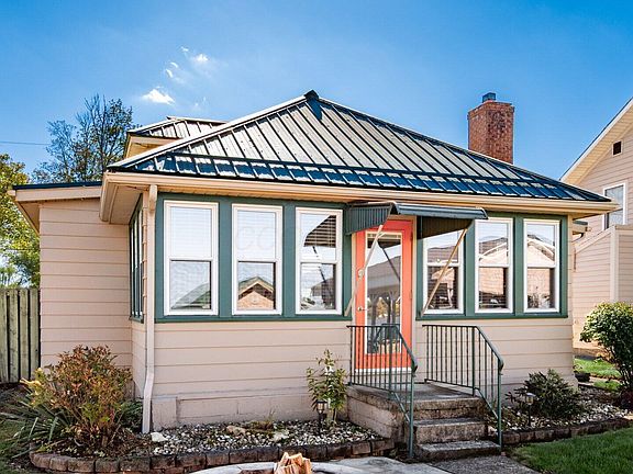 2nd image of 3424 S Bank Rd NE