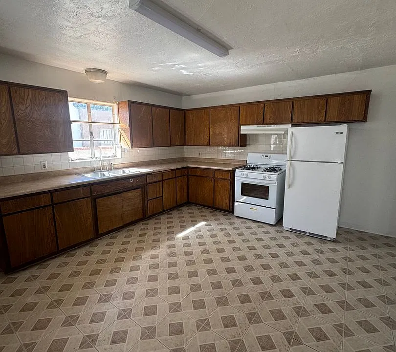 230 Solano Dr NE #B