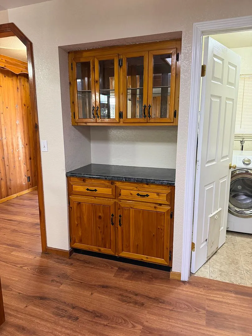 Pioneer Home — Photo 4
