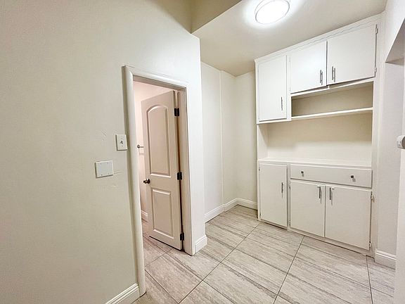 2nd image of 814 23rd St APT 6