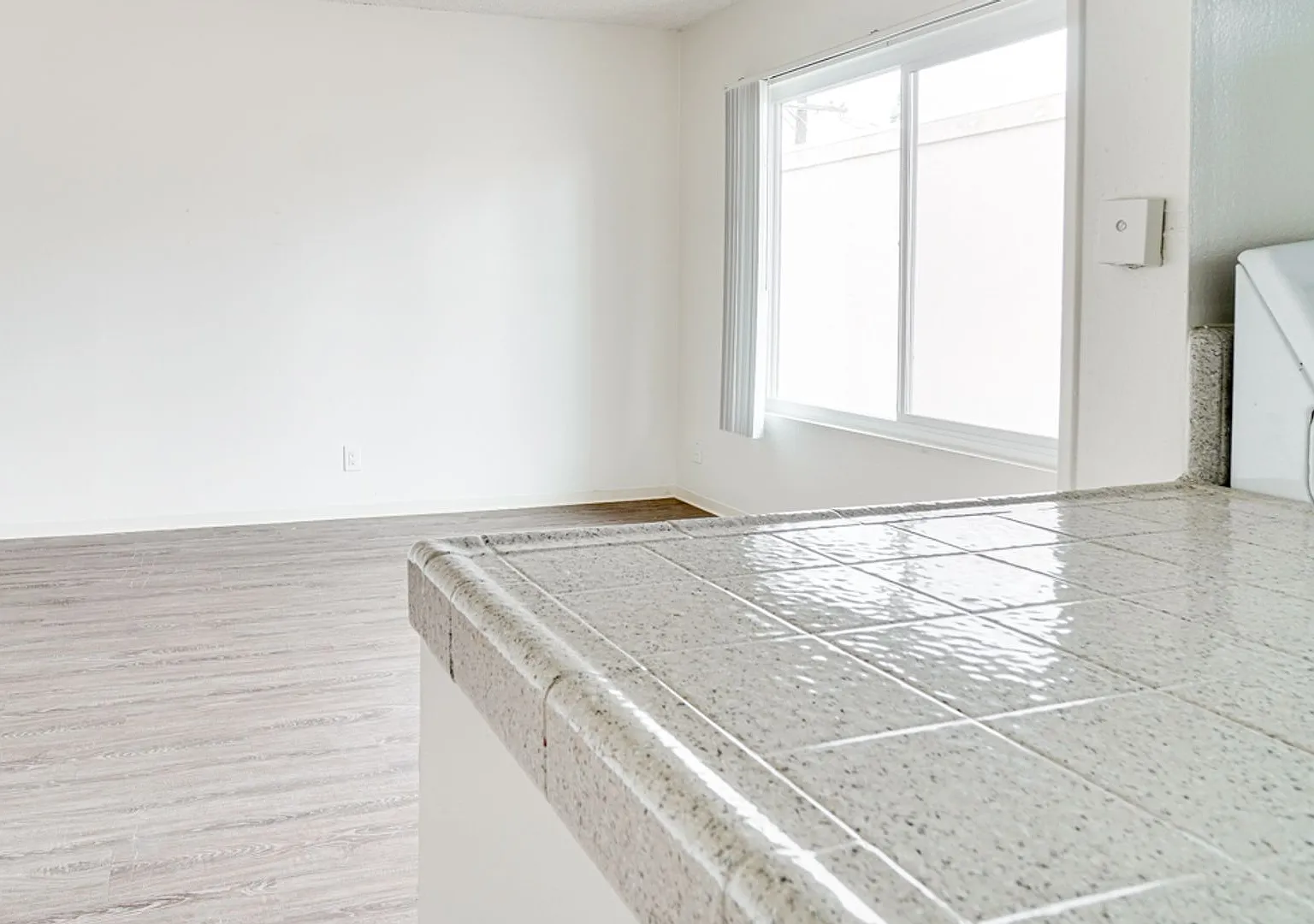 Sunset Cliffs Apartments — Photo 4
