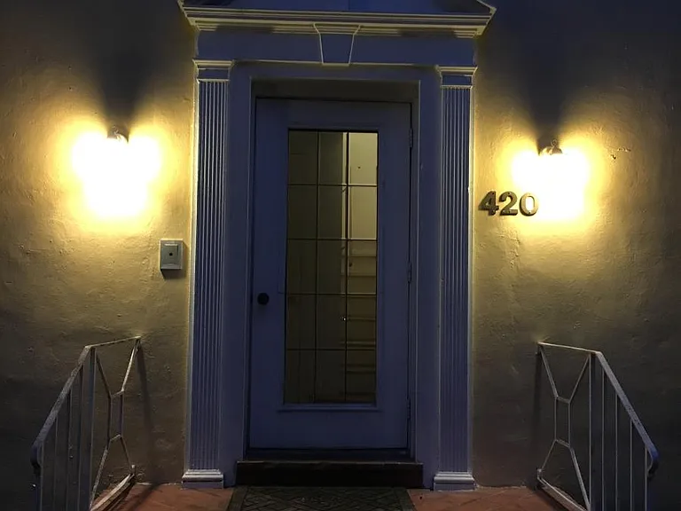 418 Valencia Ave — Photo 1