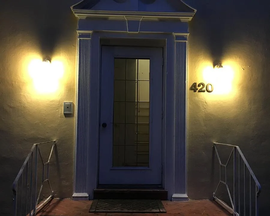 418 Valencia Ave
