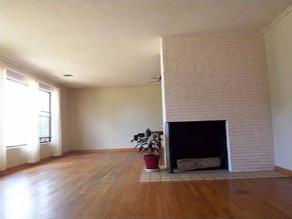 2nd image of 4475 Bayou Blvd