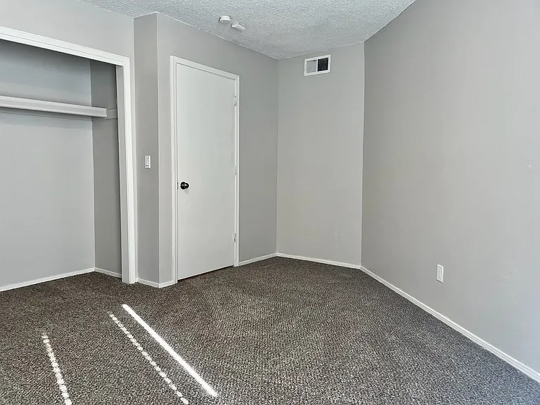 7505 Pennsylvania NE - A — Photo 13
