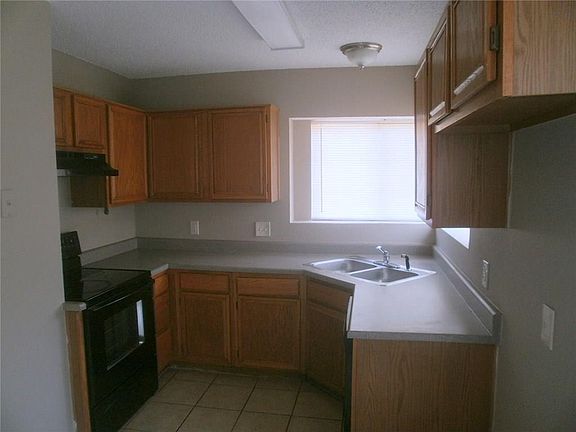 4th image of 1104 Hidden Creek Dr