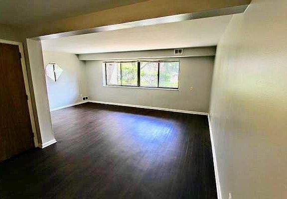 4th image of 406 E End Ave APT 1