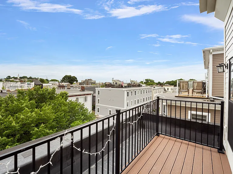 9 Ward St S #1 — Photo 31