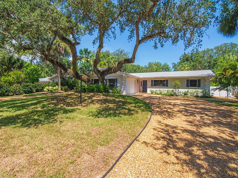 611 Gardenia Ln — Photo 35