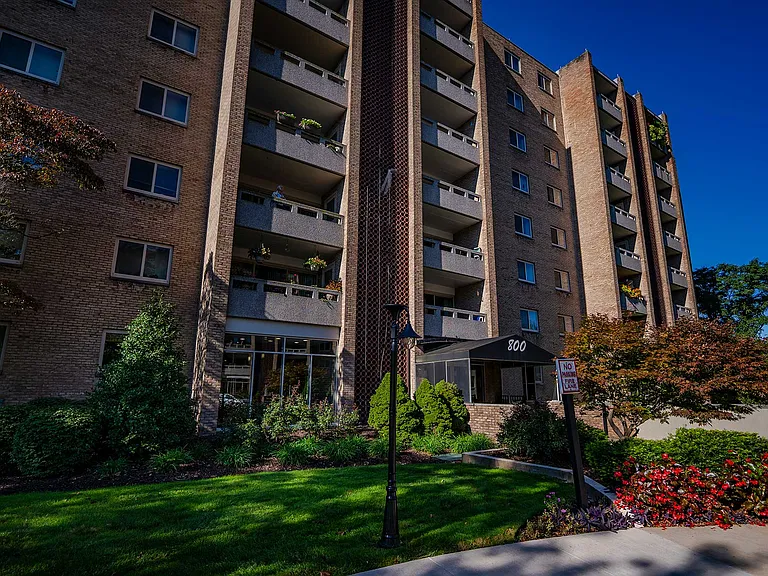 Laurel Village Apartments — Photo 28