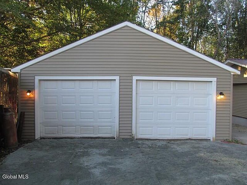 5th image of 530 Ridge Road