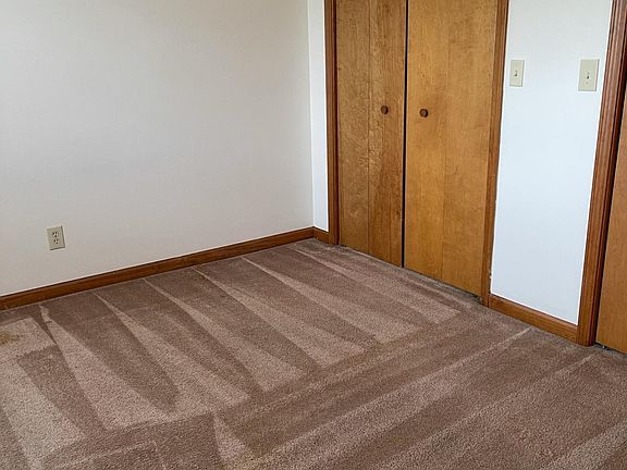 5th image of 621 W Pine Ln