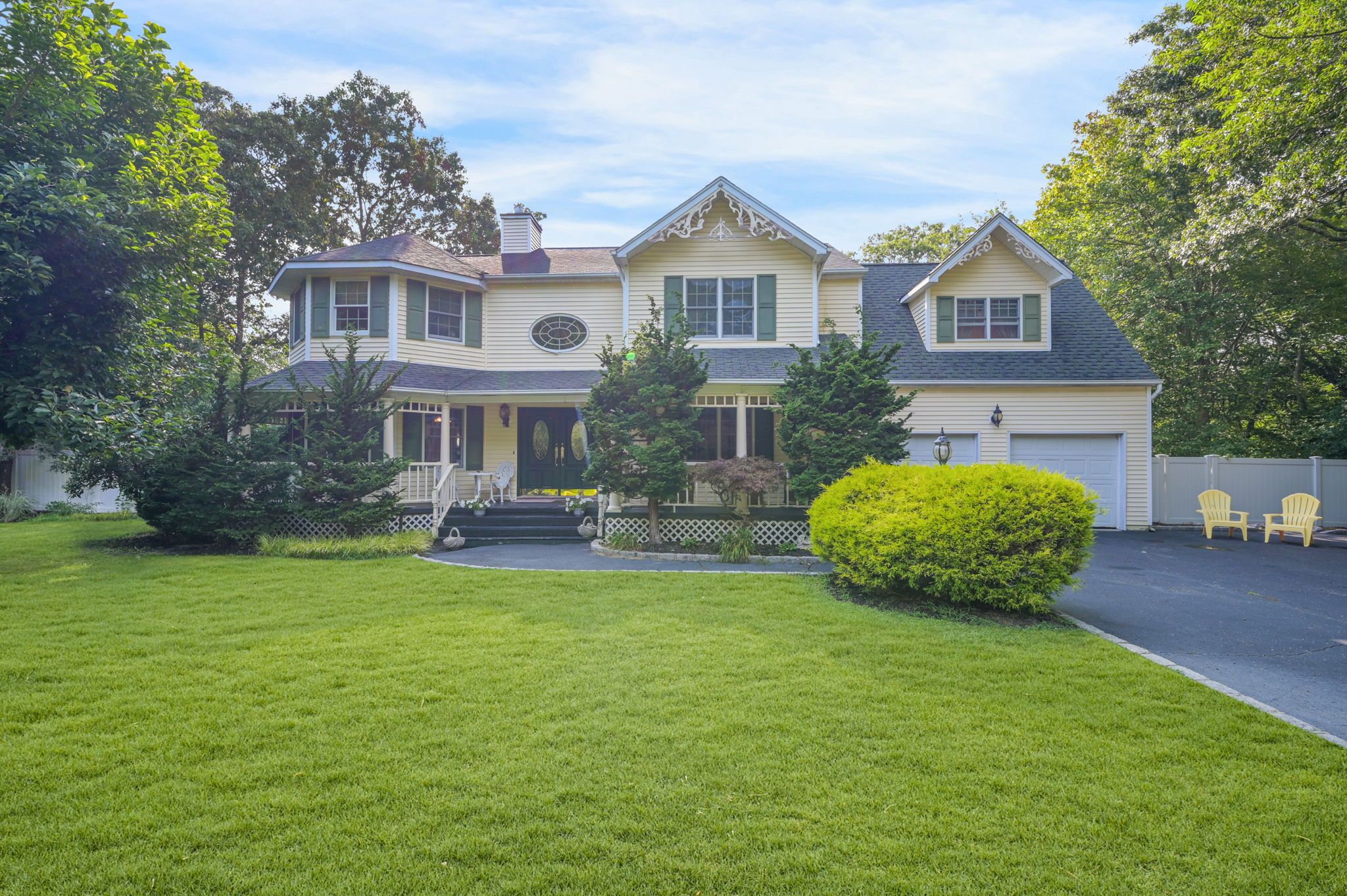 15 Hampton Dr, Center Moriches, NY 11934 Out East