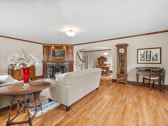 3rd image of 898 NW Riverside Blvd