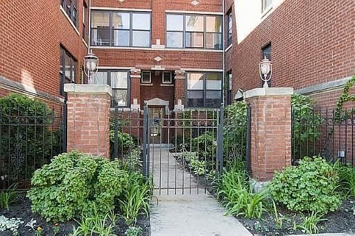 1st image of 1913 W Montrose Ave APT 3