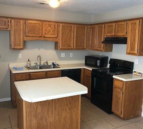 5th image of 7043 Foxhall Dr