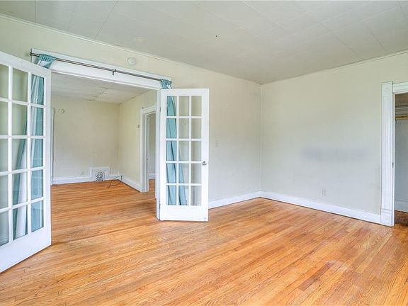 4th image of 121 Fairfield Ave #2