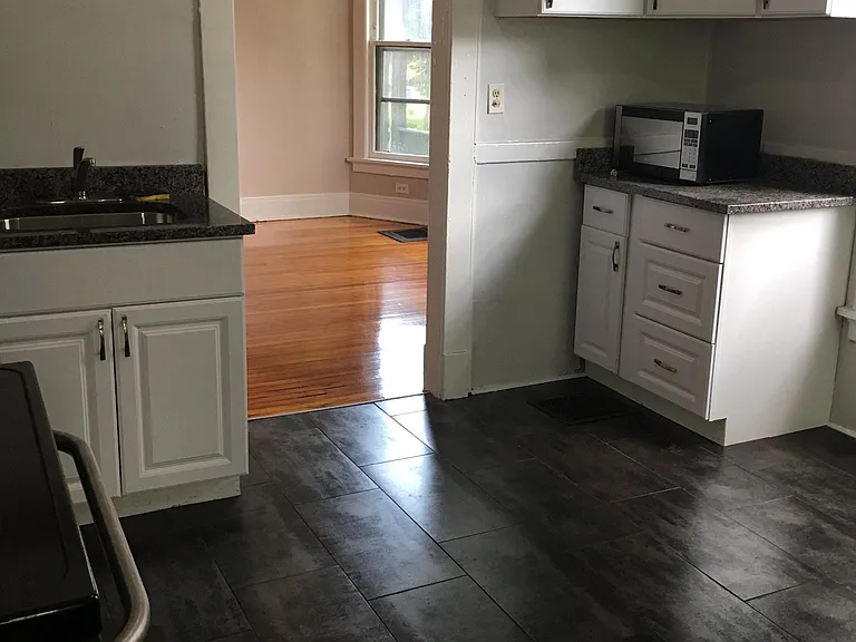 1116 Foster St — Photo 5