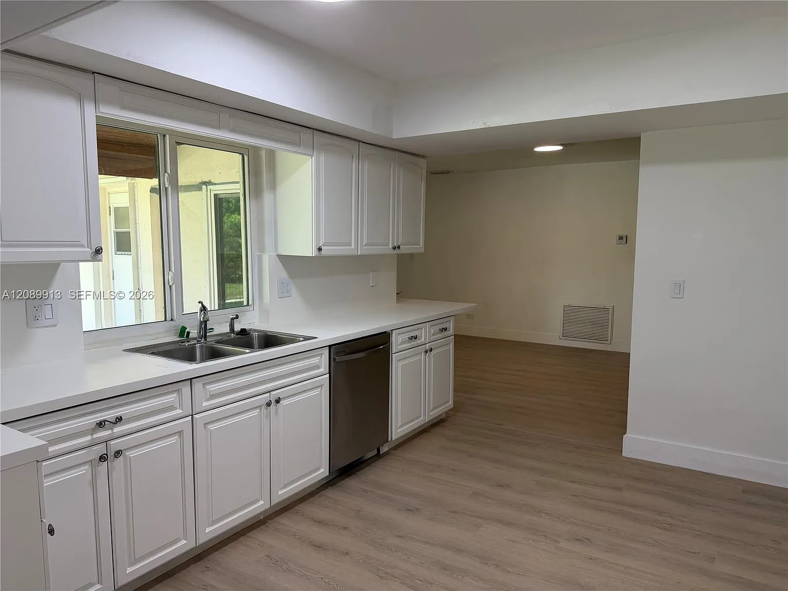 4 bed, 2.0 bath, 2110 sqft, $4,700 — Photo 3