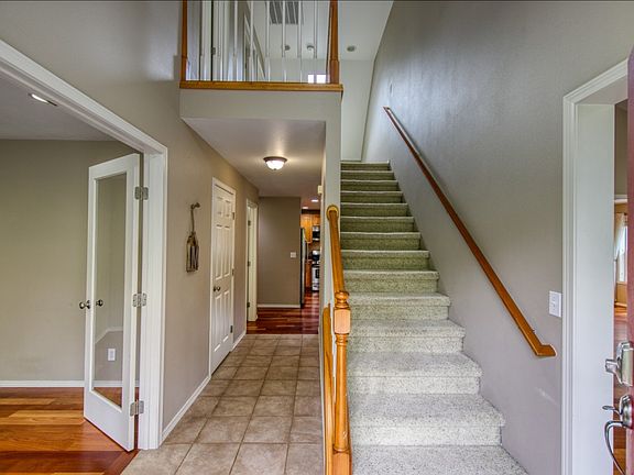4th image of 1602 NW Bridon Way