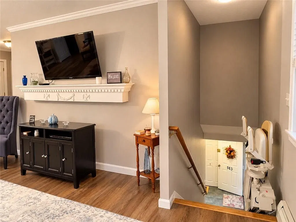 2 bed, 1.0 bath, 1093 sqft, $2,800 — Photo 3