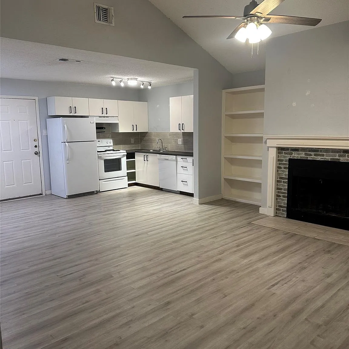 2 bed, 2.0 bath, 996 sqft, $1,700 — Photo 1