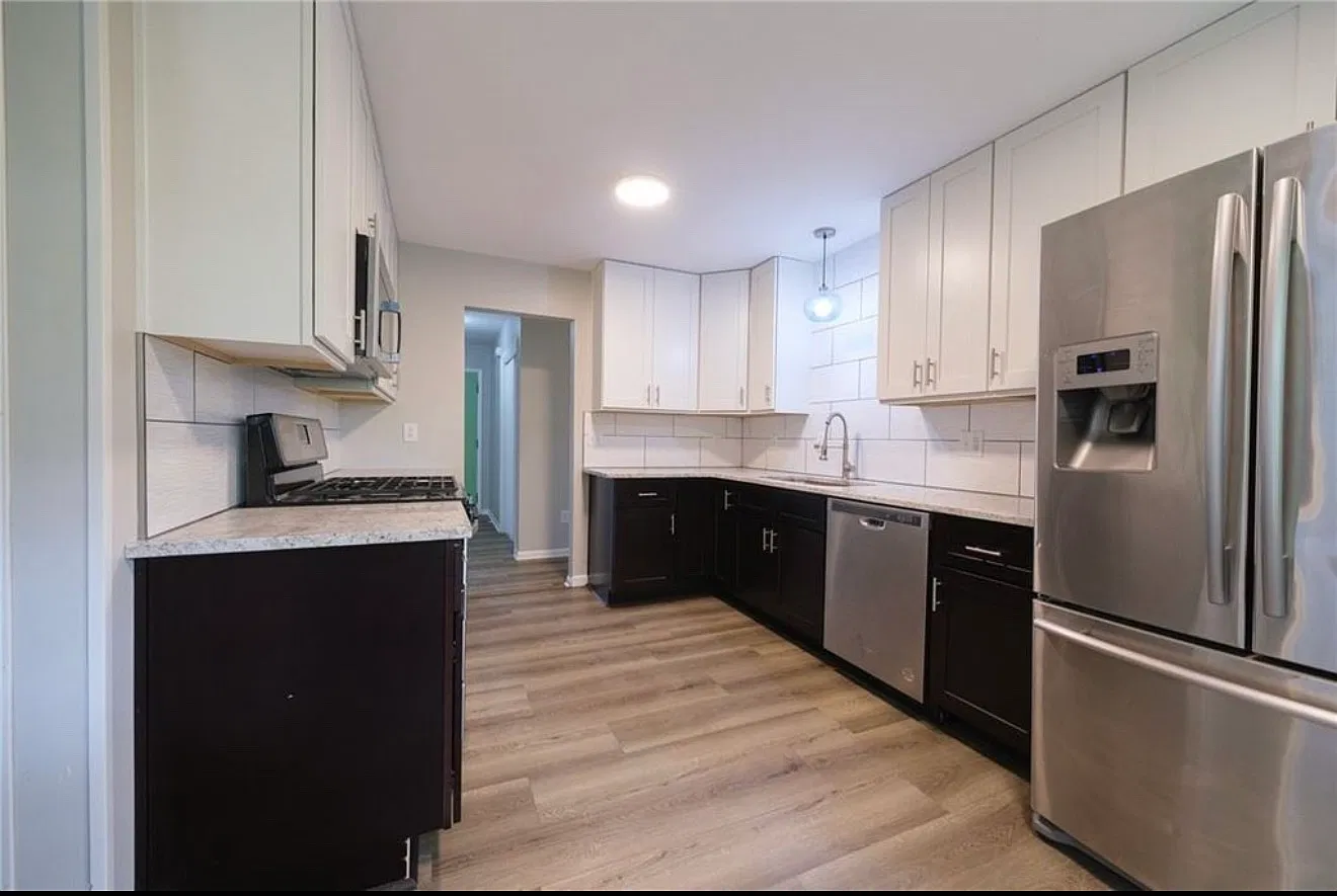 3 bed, 1.5 bath, 1461 sqft, $1,895 — Photo 2