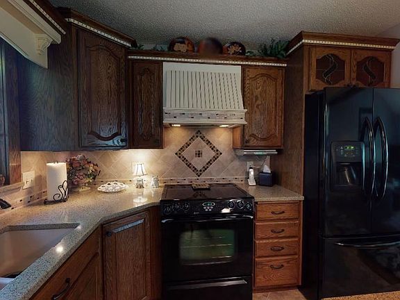 3rd image of 4412 Parkwood Ln