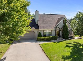 N6193 Woodland Meadows DRIVE, Sheboygan, WI 53083