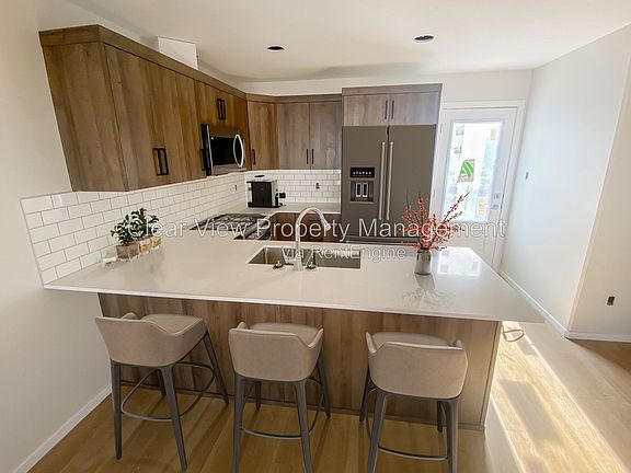5th image of 582 Aquitania Blvd W #4