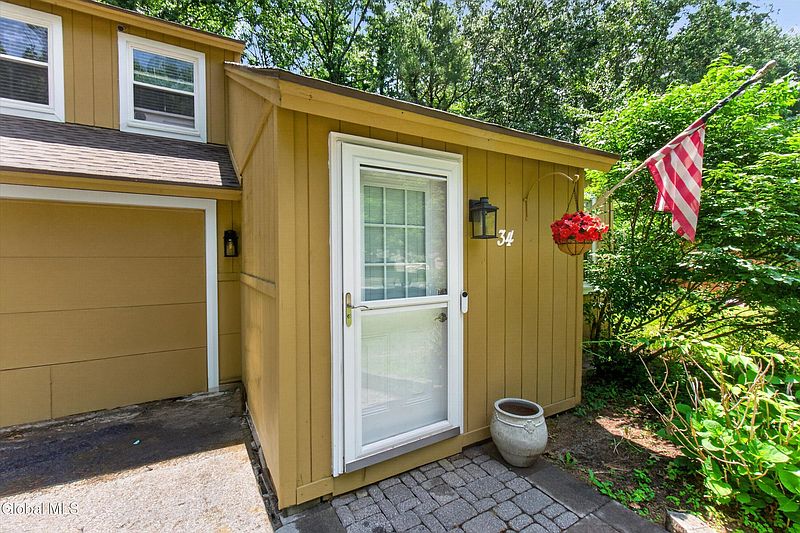 3rd image of 34 Pepperbush Place