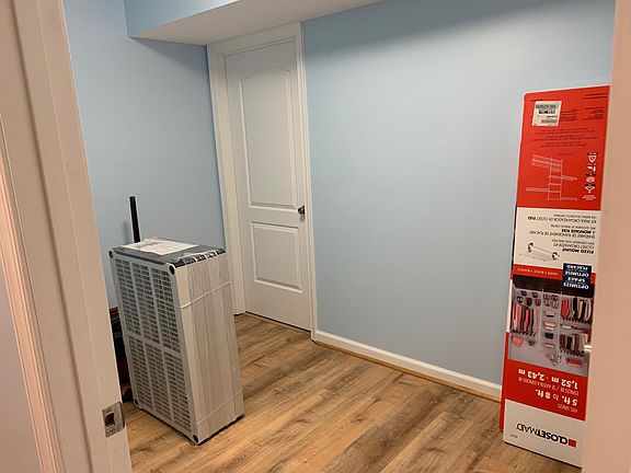 75 sq ft walk-in closet