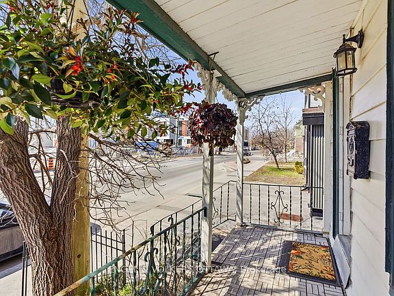3rd image of 477 Booth St W